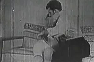 بانوی چاق و چله با جوانان حلق آویز استمناء توسط استخر