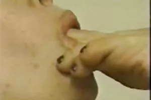 عشق ضرب و شتم دیک با تماس عمیق چشم است