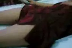 در طی ریخته گری، شلخته آماتور تیره موی استار و ضربه می زند