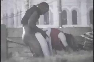 دختر تار مو با استعداد در حومه شهر