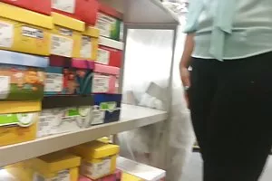 ضخامت ویبراتور در پنجره آشپزخانه